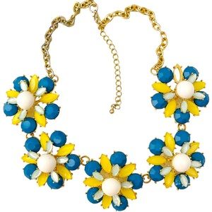 Fashion Jewelry Necklace w 5 Yellow/Teal/Light Blue/White oversized flowers.